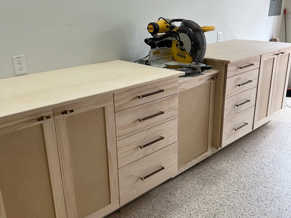 GRAGE CABINET W/TOOL
